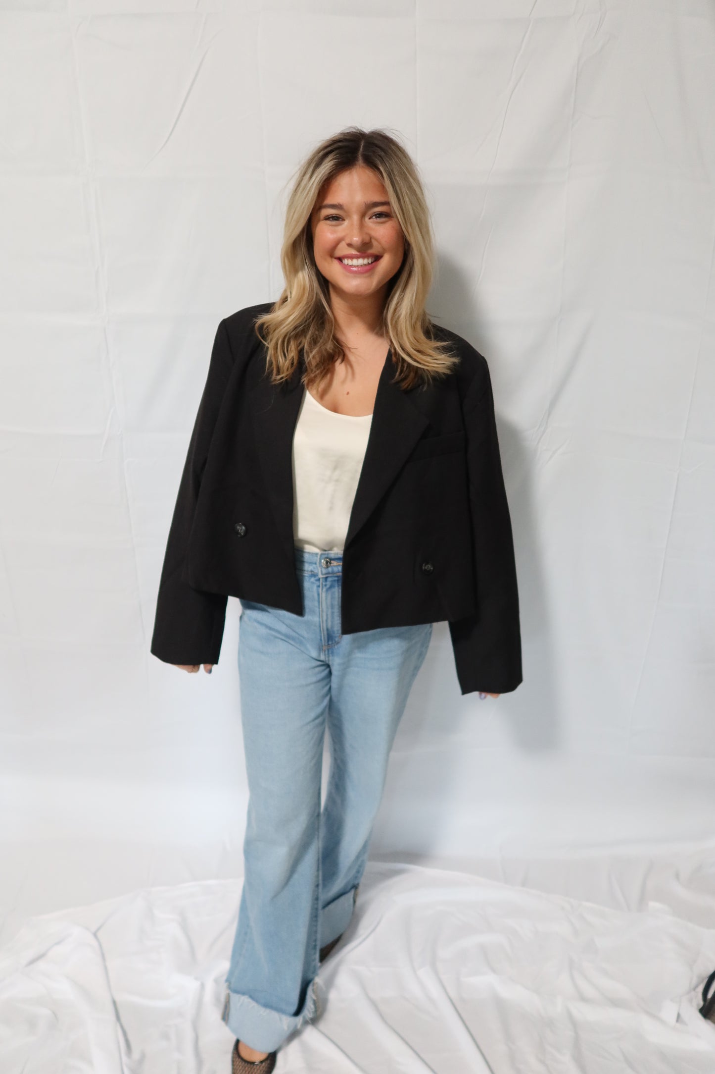 Sleek Chopped Blazer - Black