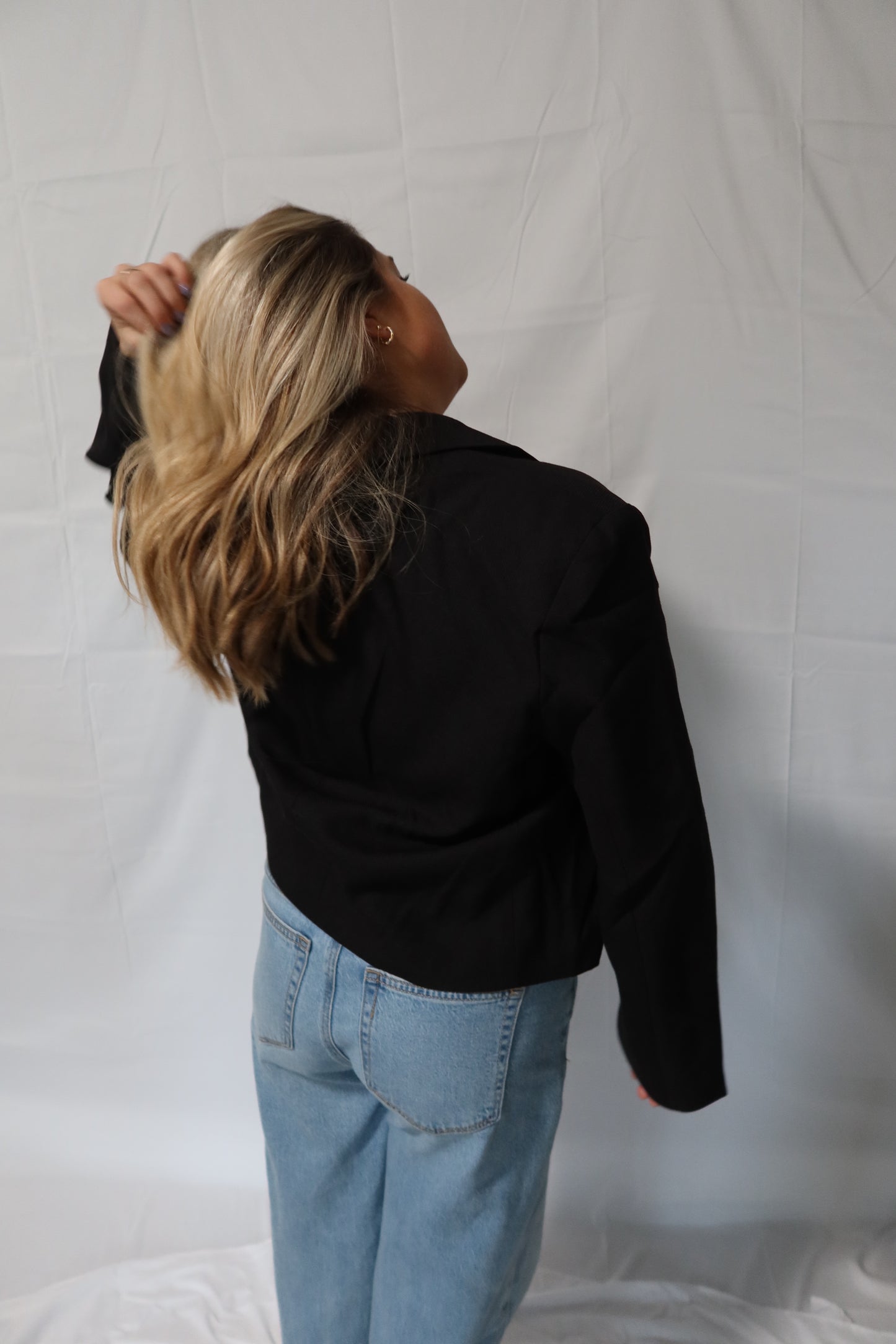 Sleek Chopped Blazer - Black