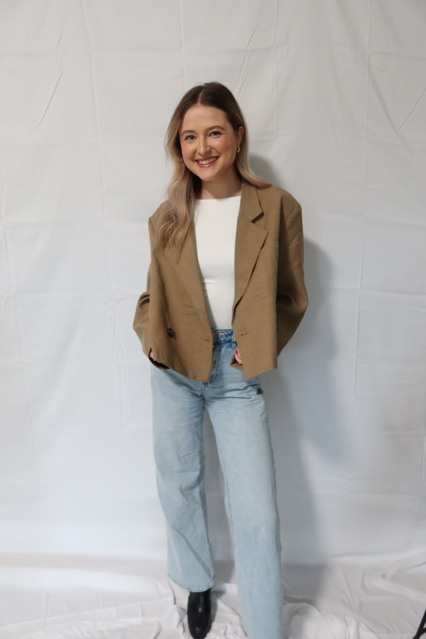 Sleek Chopped Blazer - Khaki
